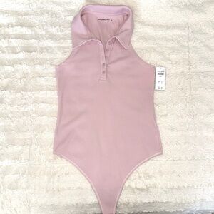 Abercrombie & Fitch Ribbed Polo Bodysuit – Muted Pink, Size Large | NWT